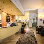 מלון Hotel Corona 3*
