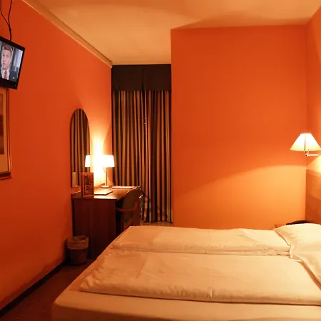 Hotel Corona فندق