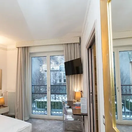 Hotel Corona Ξενοδοχείο Tirano