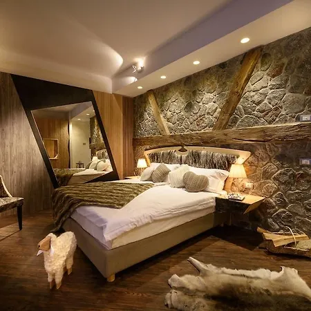فندق Hotel Corona 3*