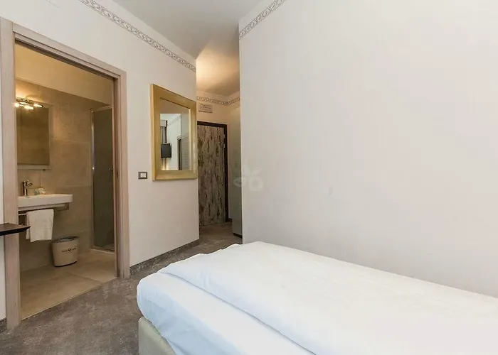 Hotel Corona Hotell 3*