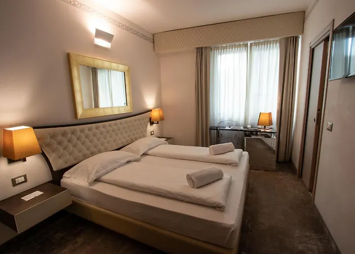Hotel Corona Hotell Tirano