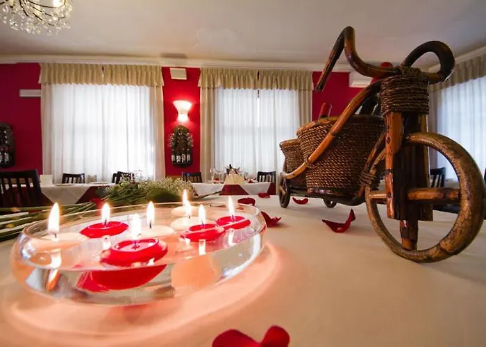 Hotell Hotel Corona Tirano