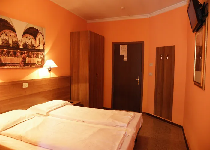 Hotell Hotel Corona Tirano