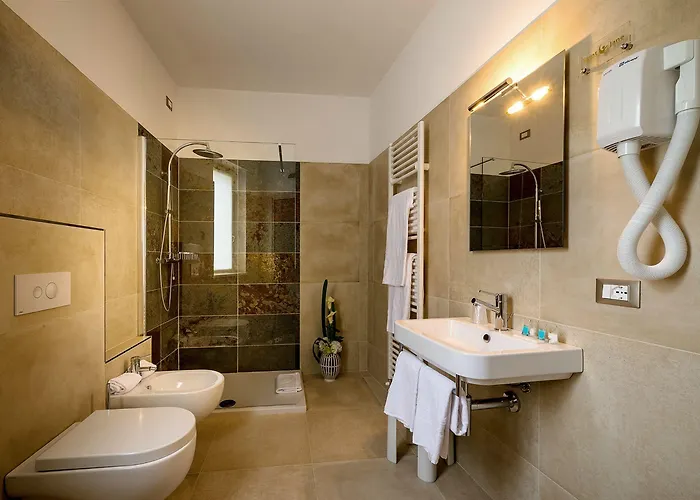 Hotel Corona Hotell Tirano