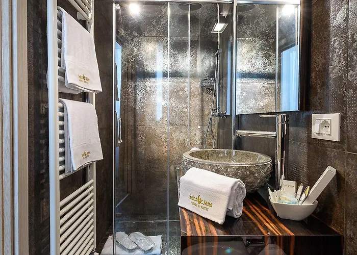 Hotell Hotel Corona 3*