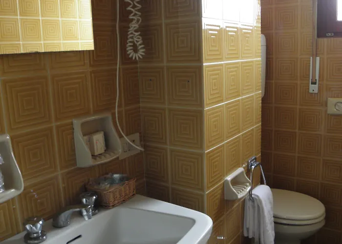 Hotell Hotel Corona 3*