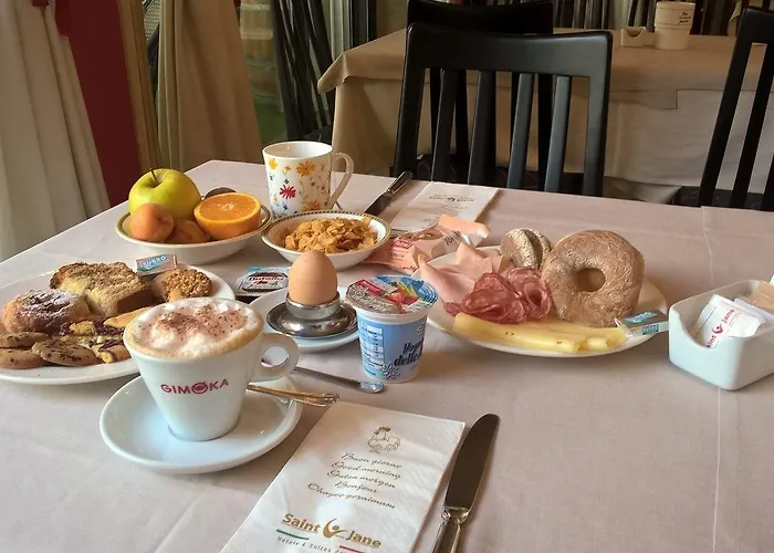 Hotel Corona Hotell 3*