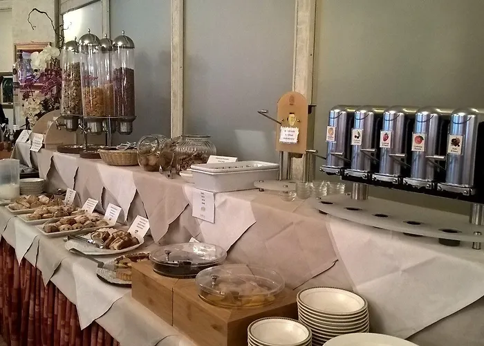 Hotell Hotel Corona Tirano