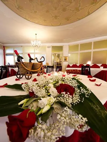 Hotell Hotel Corona 3*