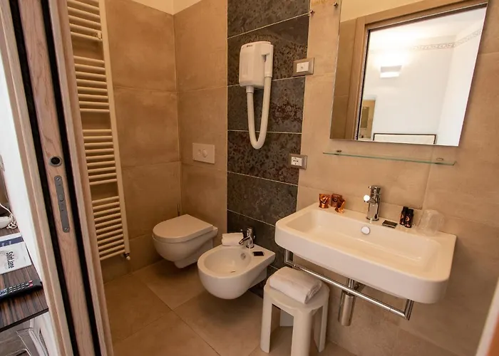 Hotell Hotel Corona Tirano