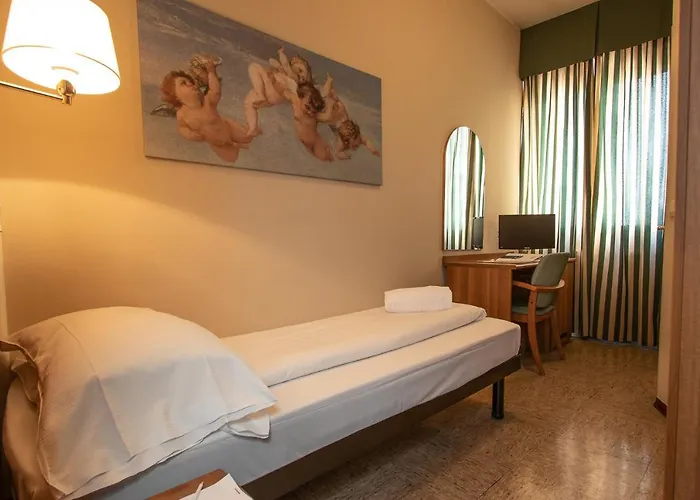 Hotell Hotel Corona 3*