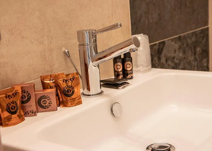 Hotell Hotel Corona Tirano